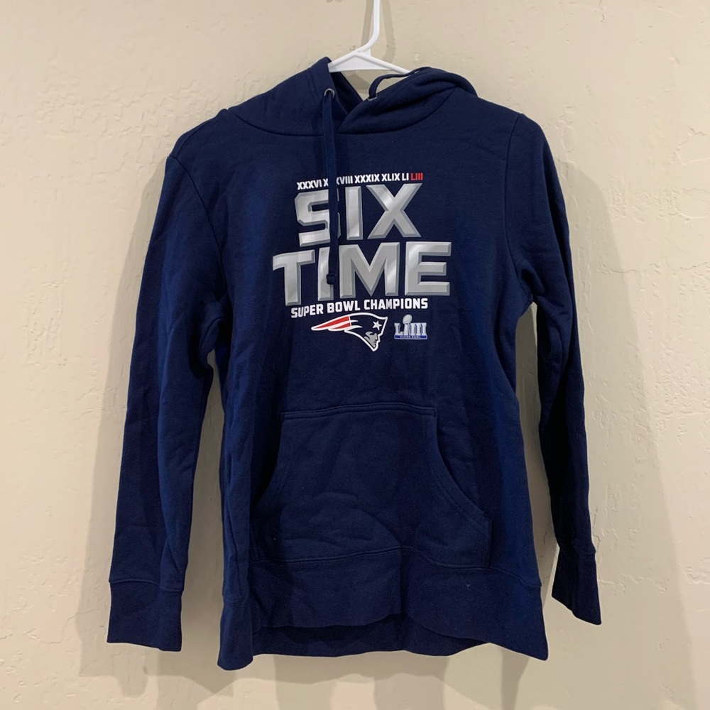 New England Patriots women’s sweatshirt: 6 time Super Bowl champions